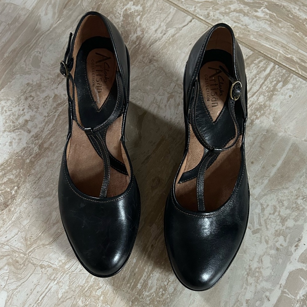 Clark's size 6.5M T-strap wedge heels - Picture 4 of 8